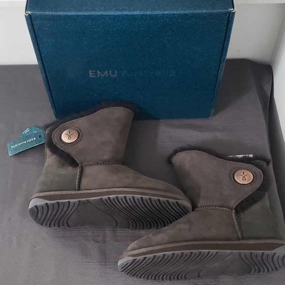 New Emu Hakea Low Skeepskin Fur Boots - Picture 3 of 7